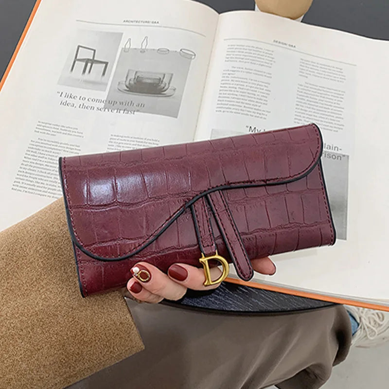 Women's Long Alligator Pattern Wallet Comfort PU Leather Tri-Fold Purse with Card Slots & Metal Clasp for Shopping and Daily Use