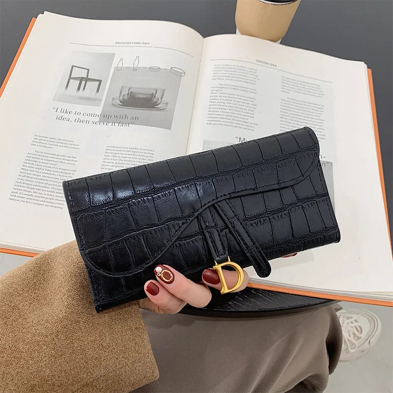 Women's Long Alligator Pattern Wallet Comfort PU Leather Tri-Fold Purse with Card Slots & Metal Clasp for Shopping and Daily Use