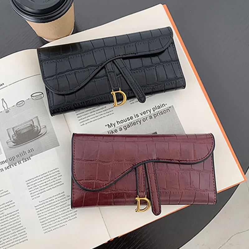 Women's Long Alligator Pattern Wallet Comfort PU Leather Tri-Fold Purse with Card Slots & Metal Clasp for Shopping and Daily Use