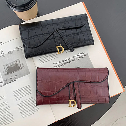 Women's Long Alligator Pattern Wallet Comfort PU Leather Tri-Fold Purse with Card Slots & Metal Clasp for Shopping and Daily Use