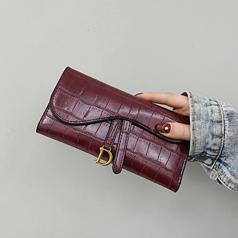 Women's Long Alligator Pattern Wallet Comfort PU Leather Tri-Fold Purse with Card Slots & Metal Clasp for Shopping and Daily Use