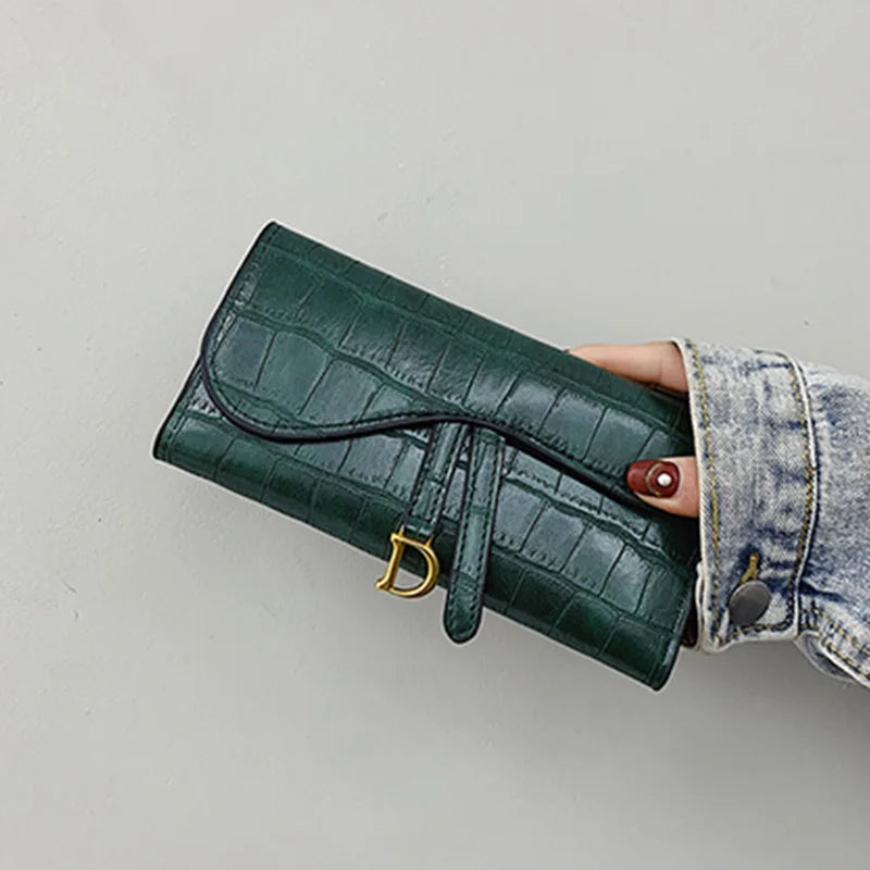 Women's Long Alligator Pattern Wallet Comfort PU Leather Tri-Fold Purse with Card Slots & Metal Clasp for Shopping and Daily Use