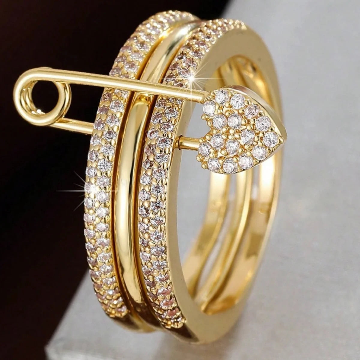 A Three-Ring Stacked Paper Clip Ring, Copper Imitation Faded, Fashionable And Simple For Women To Wear