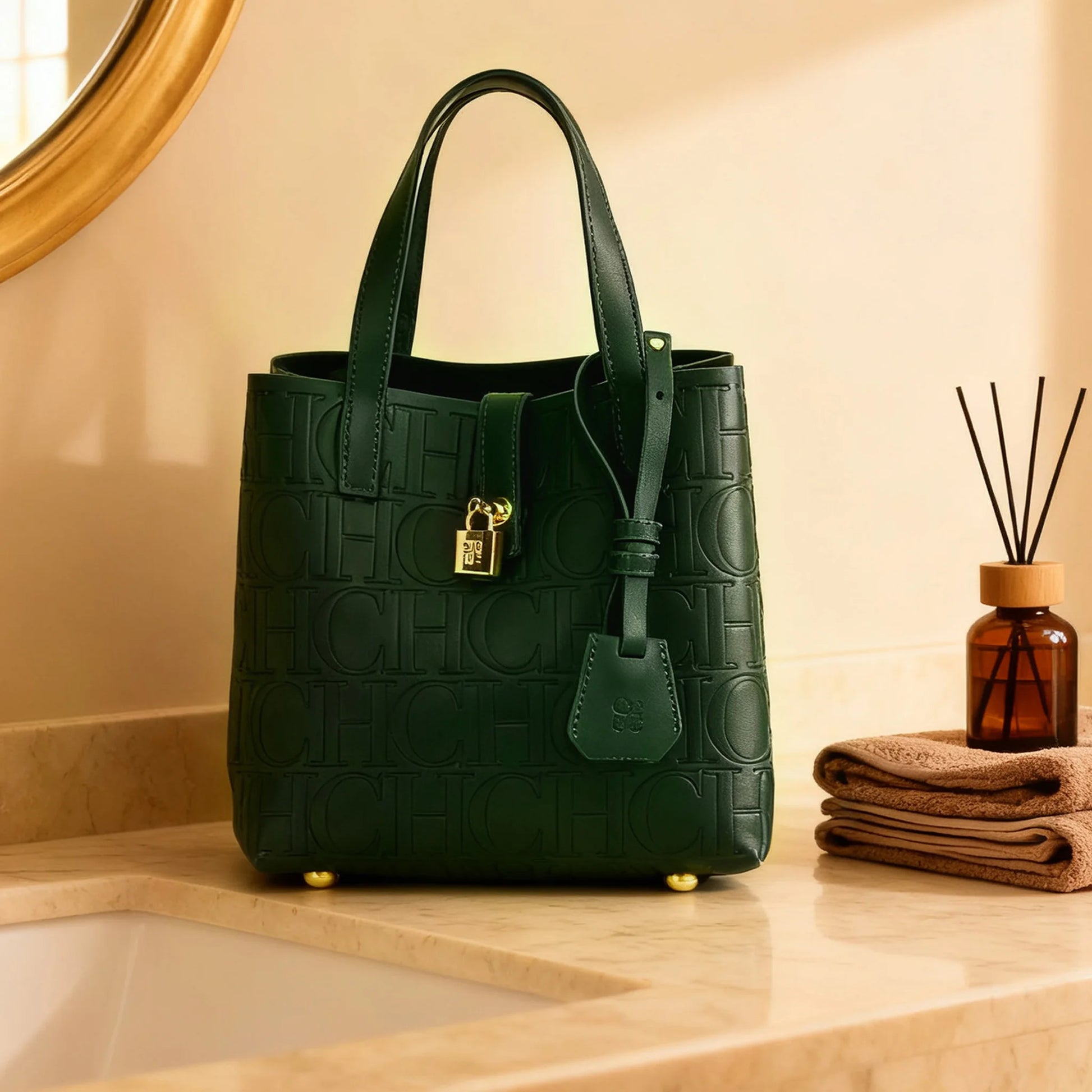 CH Embossed Ladies Crossbody Bag Letter Printing Design Ladies Handbag Large Capacity Tote Bag Elegant Temperament Ladies Should