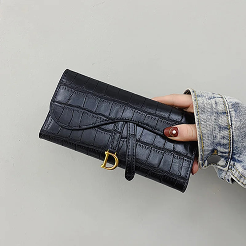 Women's Long Alligator Pattern Wallet Comfort PU Leather Tri-Fold Purse with Card Slots & Metal Clasp for Shopping and Daily Use