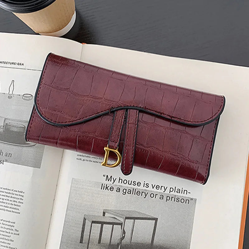 Women's Long Alligator Pattern Wallet Comfort PU Leather Tri-Fold Purse with Card Slots & Metal Clasp for Shopping and Daily Use